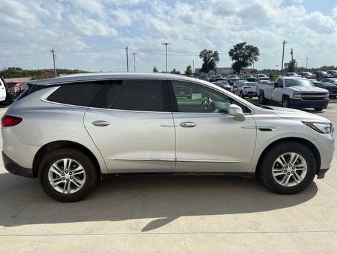 Used 2019 Buick Enclave Essence FWD image 2