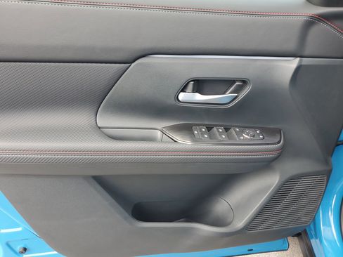 New 2025 Nissan Kicks SR image 18