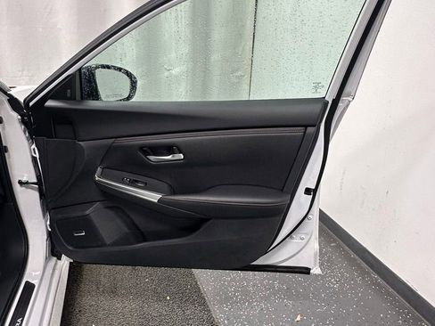 Used 2024 Nissan Sentra SR w/ SR Premium Package image 19