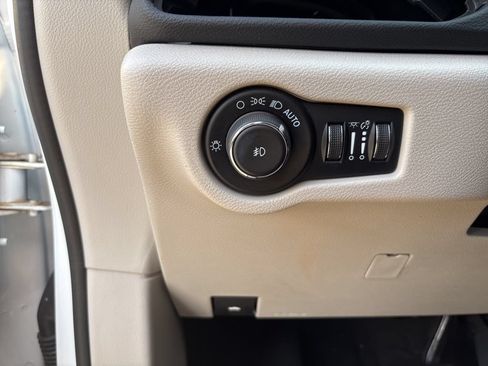 Used 2024 Chrysler Pacifica Touring-L FWD image 40