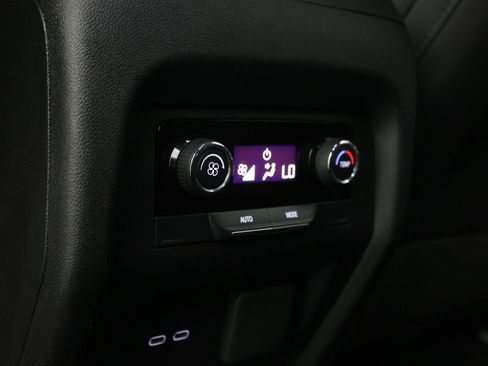 Used 2025 Chevrolet Traverse LT w/ Driver Confidence Package FWD image 30