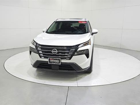 Used 2025 Nissan Rogue SV w/ SV Premium Package FWD image 2