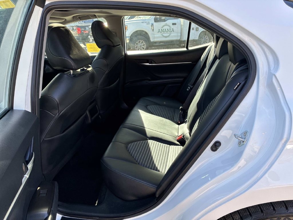 Used 2021 Toyota Camry SE w/ Cold Weather Package FWD image 13