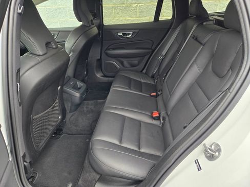 Used 2025 Volvo V60 B5 Cross Country Plus AWD/4WD image 35