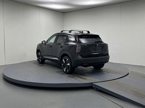 New 2026 Nissan Kicks SR w/ Cold Weather Package image 7