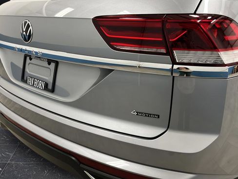 Used 2023 Volkswagen Atlas Cross Sport SE image 32