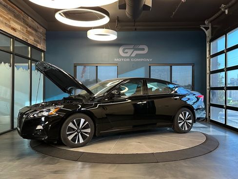 Used 2020 Nissan Altima 2.5 SL FWD image 24