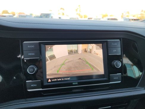 Certified 2024 Volkswagen Jetta SE image 18