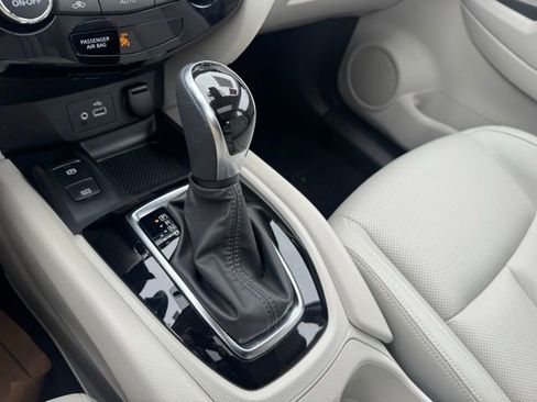 Used 2022 Nissan Rogue Sport SL w/ Premium Package image 11