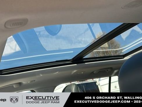 Used 2022 Jeep Grand Cherokee L Limited AWD/4WD image 11