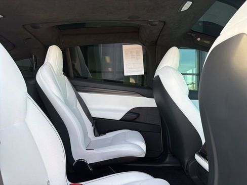 Used 2023 Tesla Model X Plaid image 17