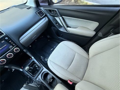 Used 2017 Subaru Forester 2.5i Premium AWD/4WD image 6