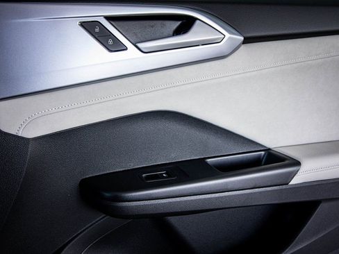 New 2026 Volkswagen Taos SE FWD image 44