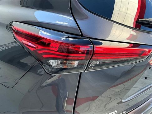 Used 2023 Toyota Highlander XSE image 23