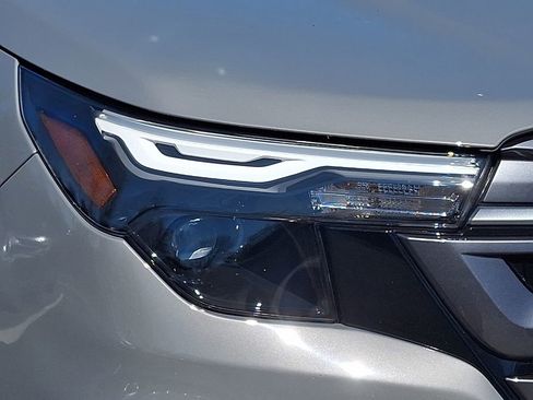 Used 2025 Subaru Forester Premium AWD/4WD image 9