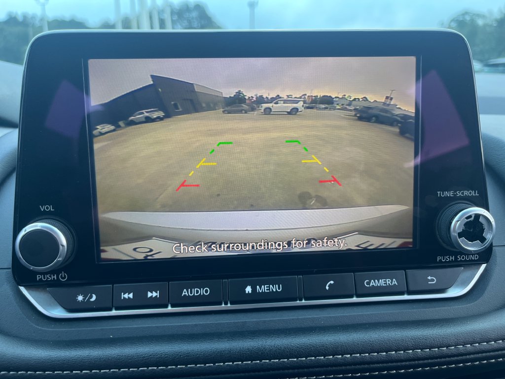 Used 2025 Nissan Rogue SV FWD image 27
