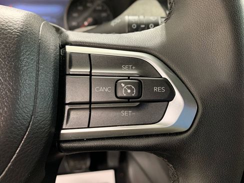 Used 2024 Jeep Compass Latitude image 11