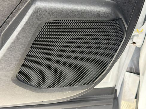 Used 2025 Toyota Highlander LE FWD image 26