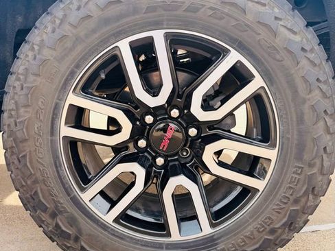 Used 2022 GMC Sierra 1500 AT4 w/ AT4 Premium Package image 7