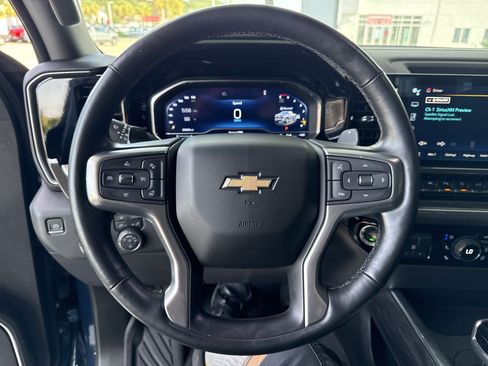 Used 2023 Chevrolet Silverado 1500 LTZ w/ LTZ Premium Package AWD/4WD image 17