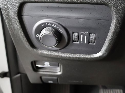 Used 2024 Jeep Grand Cherokee L Laredo AWD/4WD image 38
