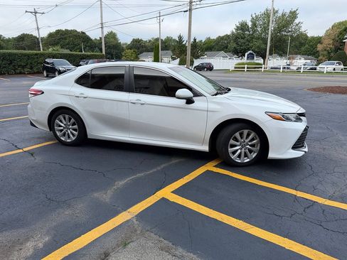 Used 2018 Toyota Camry LE FWD image 5