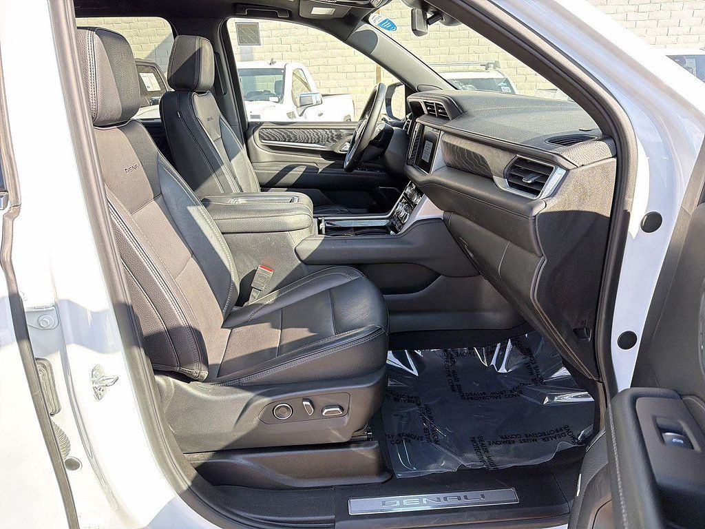 Used 2024 GMC Yukon XL Denali RWD image 28