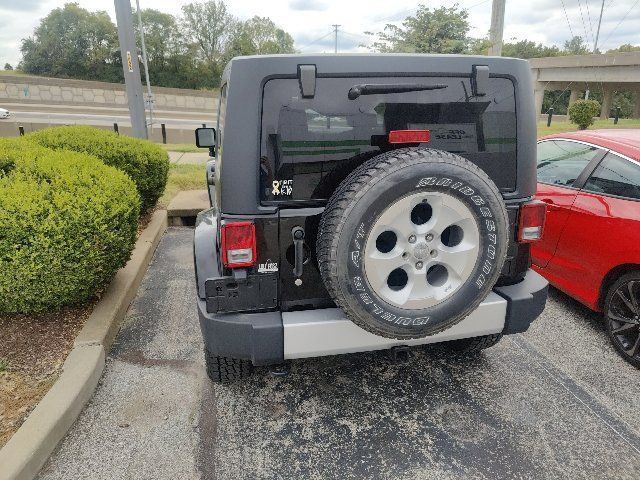 Used 2014 Jeep Wrangler Unlimited Sahara w/ Dual Top Group AWD/4WD image 11