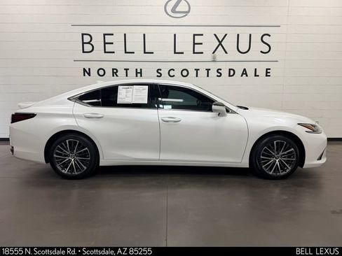 Used 2025 Lexus ES 300h w/ Premium Package FWD image 3