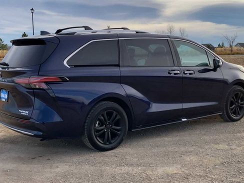 Used 2022 Toyota Sienna Platinum image 8