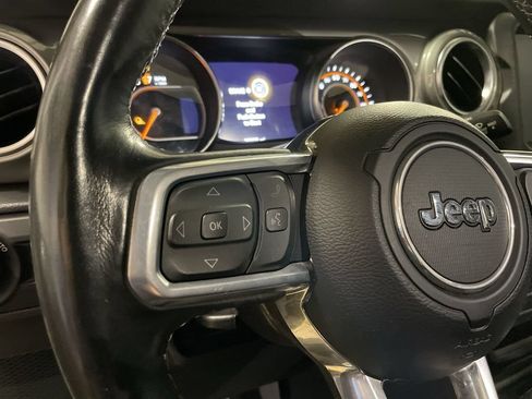 Used 2022 Jeep Gladiator Overland w/ Cold Weather Group AWD/4WD image 31