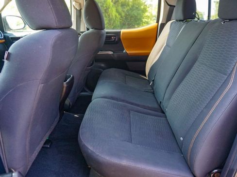Used 2016 Toyota Tacoma SR5 w/ SR5 Appearance Package (SN) AWD/4WD image 13