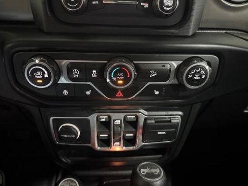 Used 2019 Jeep Wrangler Unlimited Sport S AWD/4WD image 16