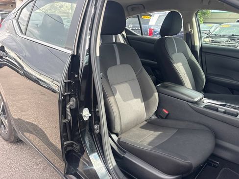 Used 2025 Nissan Sentra SV FWD image 17