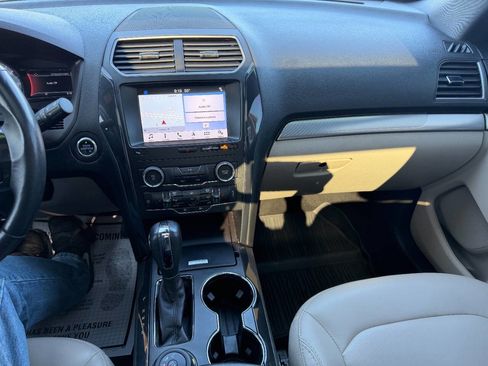 Used 2019 Ford Explorer XLT w/ Equipment Group 202A image 28