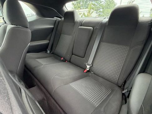 Used 2017 Dodge Challenger SXT RWD image 12
