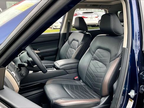 Used 2024 Nissan Pathfinder Platinum w/ Cargo Package image 7