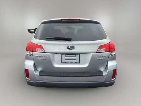 Used 2012 Subaru Outback 3.6R Limited w/ Moonroof Pkg AWD/4WD image 6