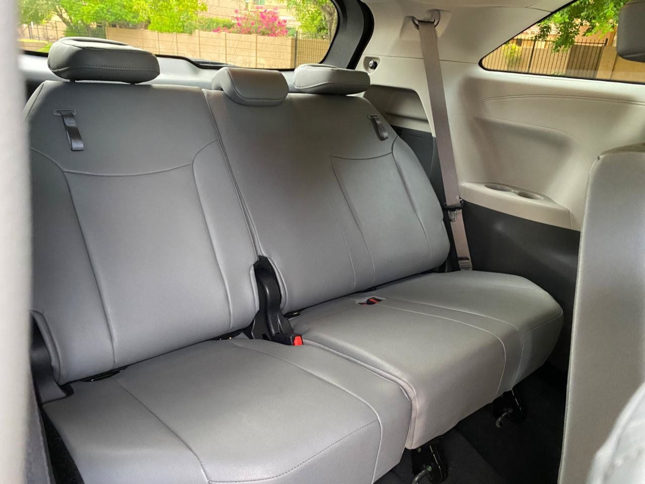 Used 2024 Toyota Sienna XLE FWD image 42