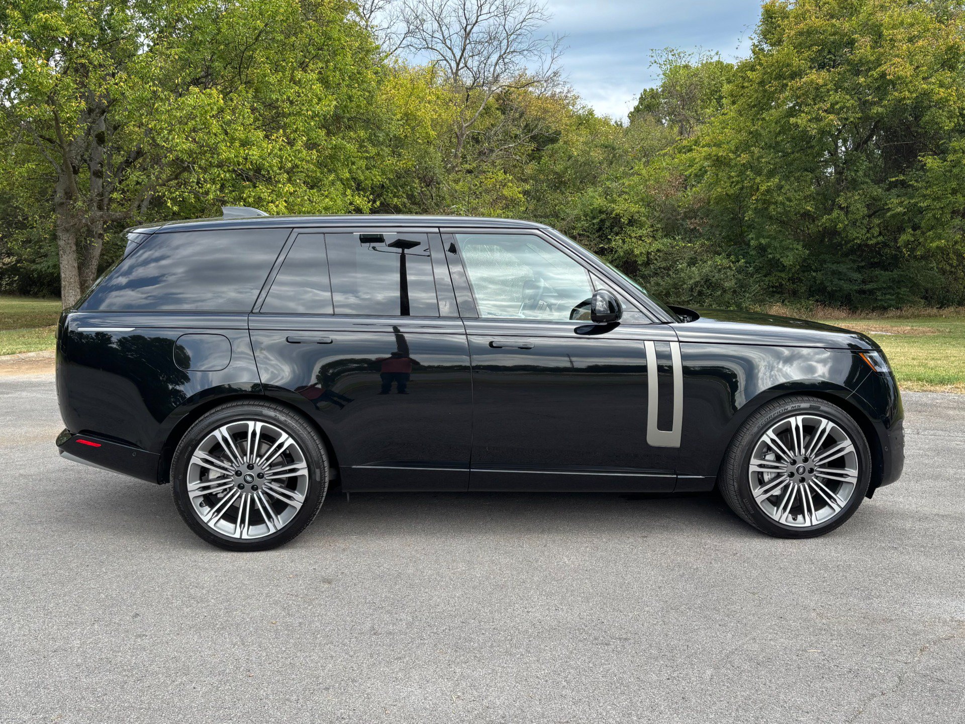 Used 2025 Land Rover Range Rover SE AWD/4WD image 8