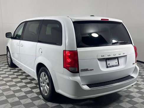 Used 2018 Dodge Grand Caravan SE w/ UConnect Hands-Free Group image 7