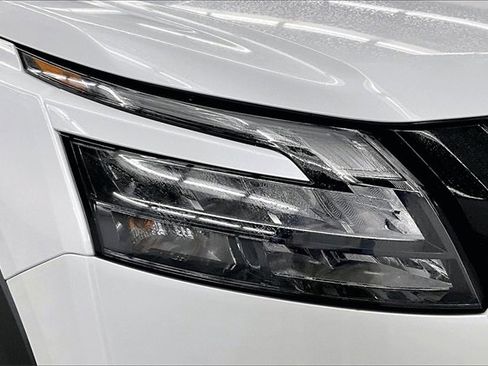 New 2025 Nissan Pathfinder Platinum w/ Lighting Package (N93) image 13