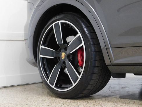Used 2021 Porsche Cayenne GTS image 8