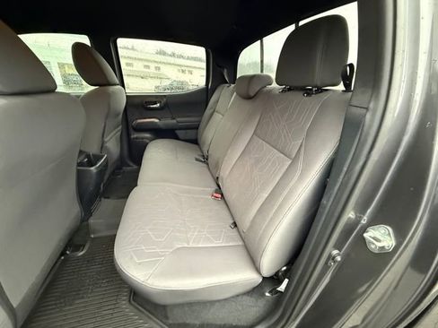 Used 2018 Toyota Tacoma TRD Off-Road image 14