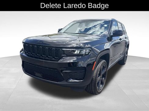 Used 2024 Jeep Grand Cherokee Altitude AWD/4WD image 8