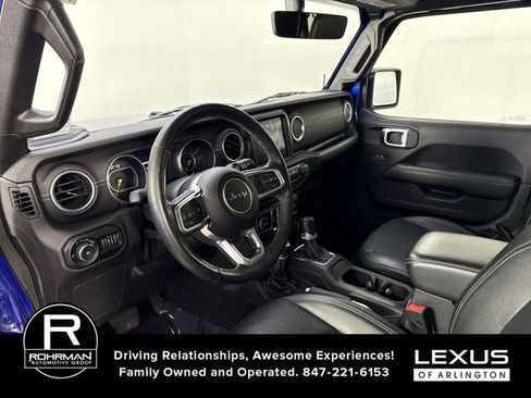 Used 2018 Jeep Wrangler Unlimited Sahara AWD/4WD image 5