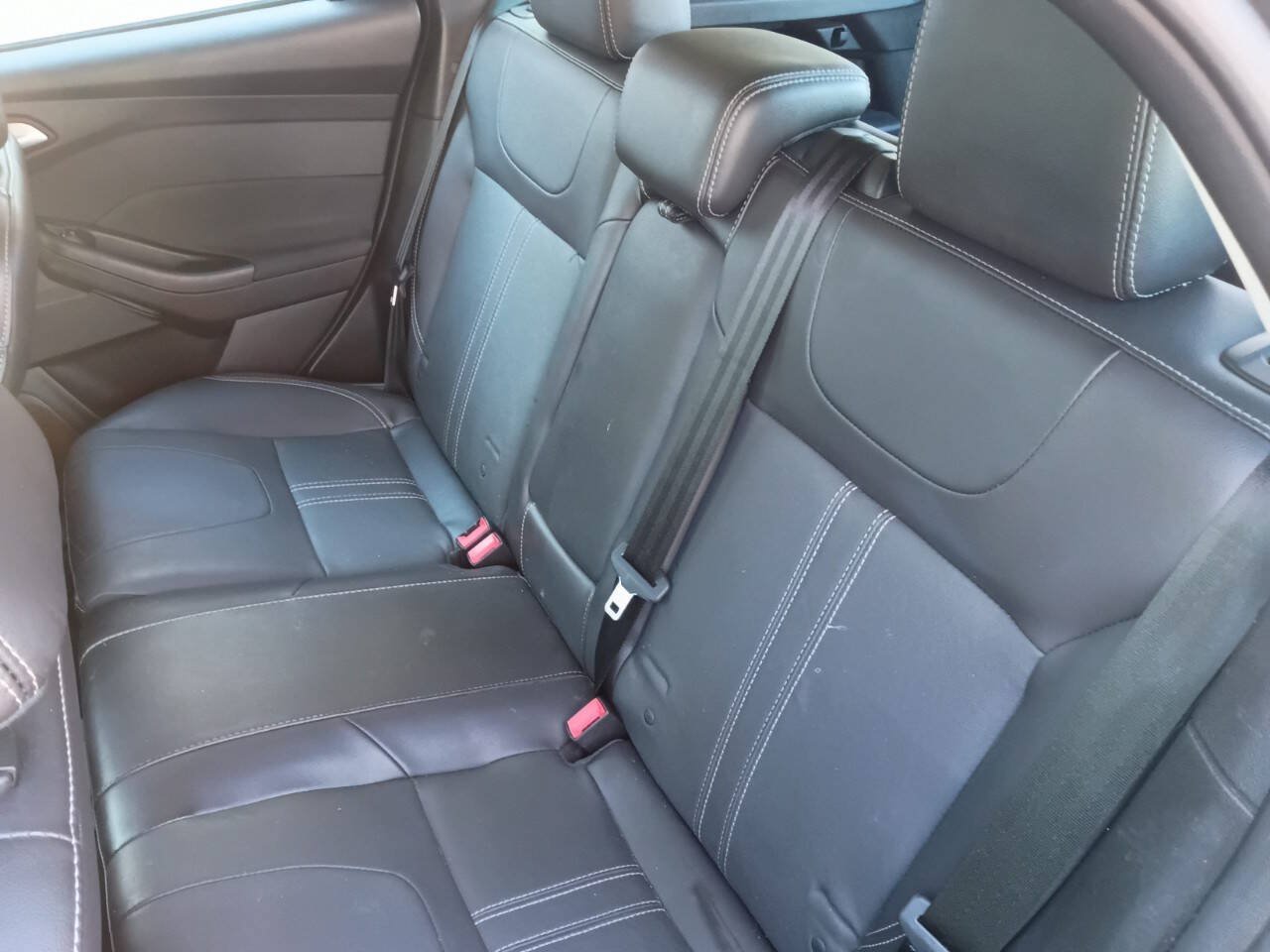 Used 2014 Ford Focus Titanium w/ Luxury Package FWD image 12