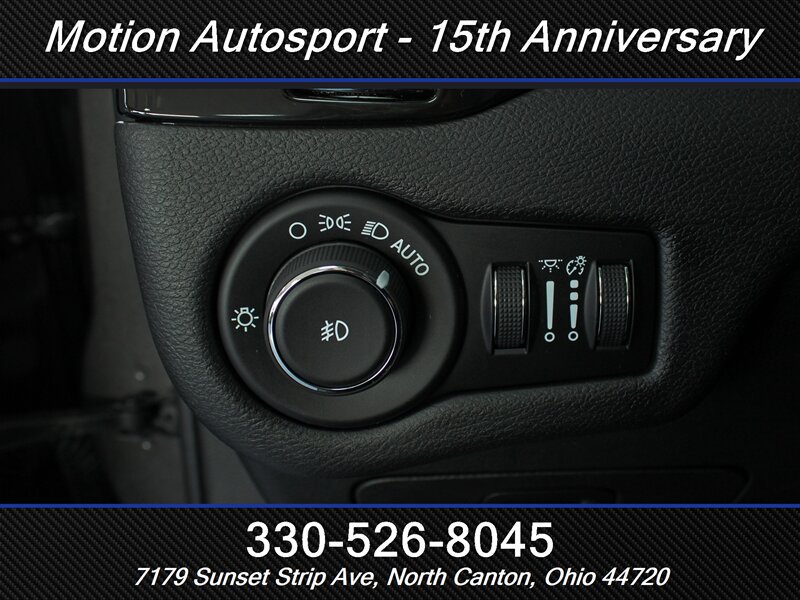 Used 2019 Jeep Cherokee Latitude Plus AWD/4WD image 12