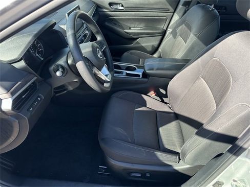 Used 2024 Nissan Altima 2.5 SV image 19