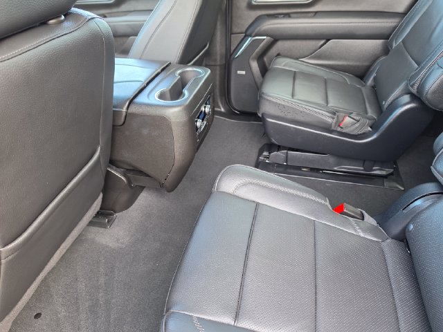 Used 2025 GMC Yukon XL Denali AWD/4WD image 17